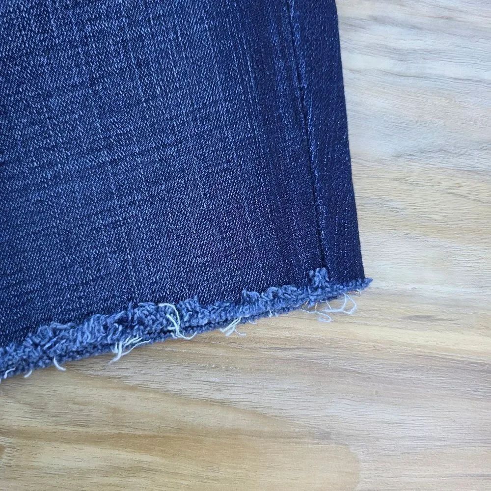 ☔️🔹️J. Brand Blue Raw Hem Denim Shorts Size 6 - Picture 7 of 8